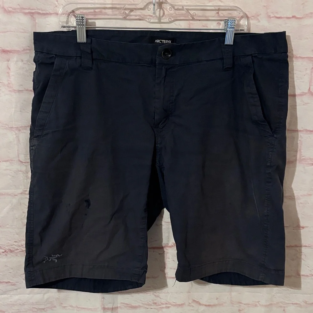 Arc’teryx trim fit navy shorts